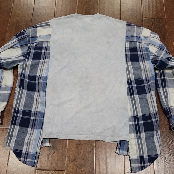 🚨SOLD🚨🚨The Mountain wolf tshirt flannel - Picture 6 of 6